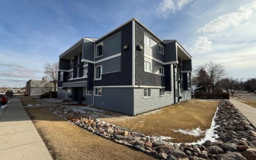 #102, 201 3rd  Ave West – L202617